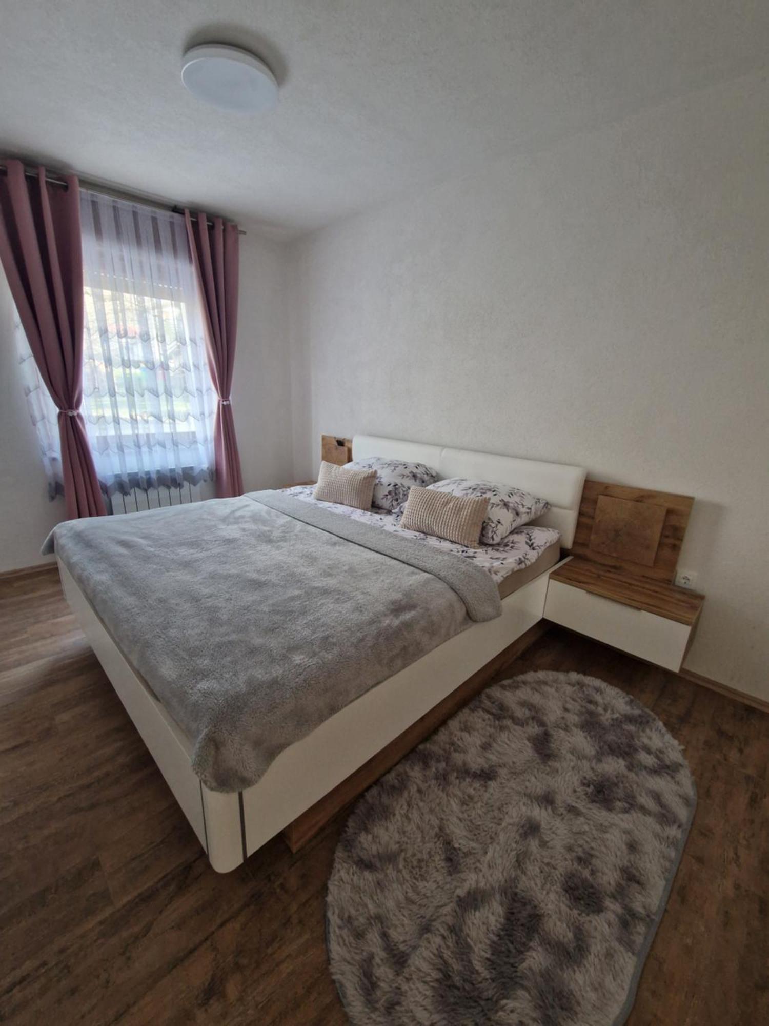 Apartma-Sobe Lejla Vipava Luaran gambar