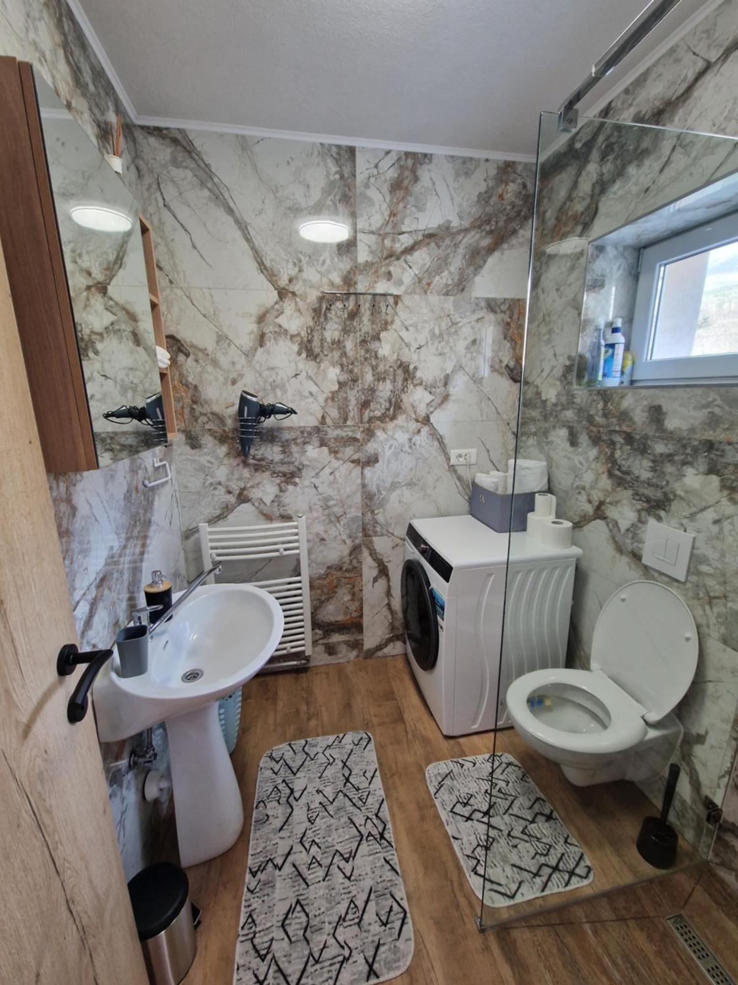 Apartma-Sobe Lejla Vipava Luaran gambar